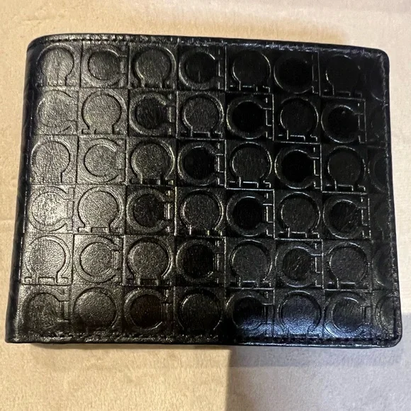 AUTHENTIC Salvatore Ferragamo men’s wallet.